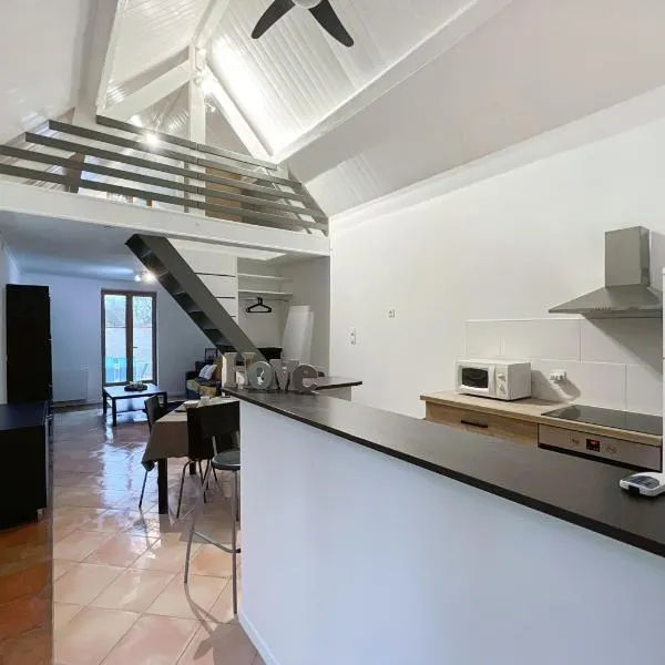 Le Calmette-Maison avec bel espace de vie en duplex- Climatisation- WIFI- terrain de pétanque-，位于Saint-Clément的酒店