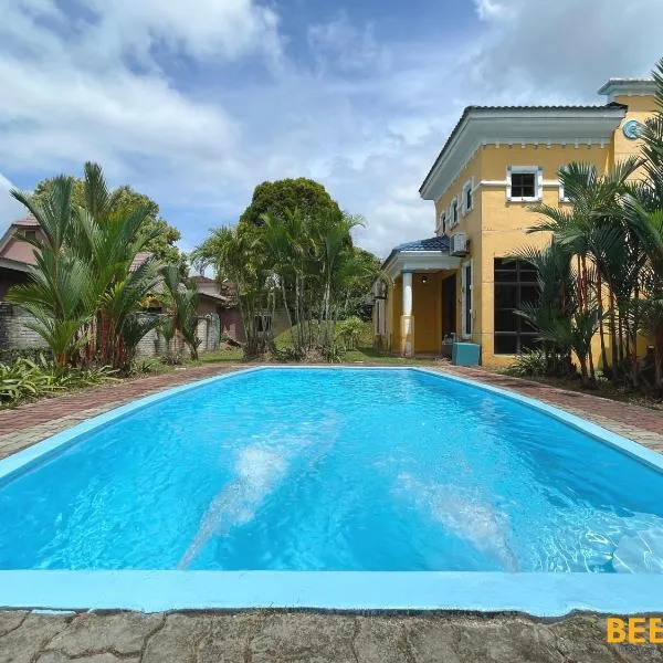 Afamosa Villa with private pool by BeeStay，位于Kampong Alor Gajah的酒店