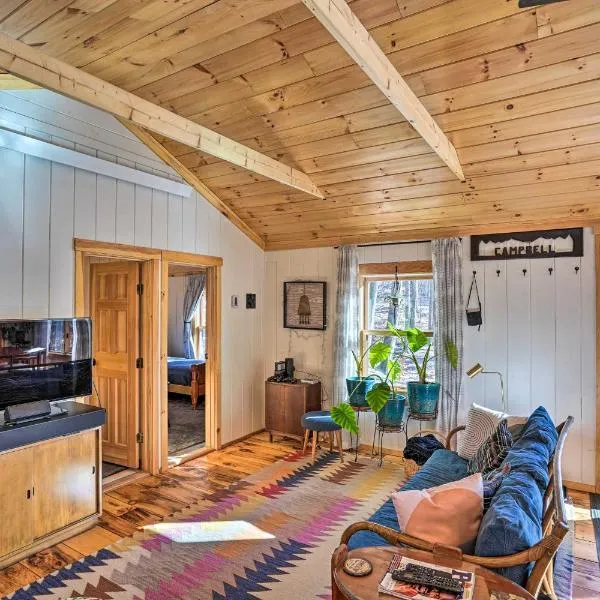 Hiking Trails On-Site: Cozy Falls Brook Cabin，位于Williamsville Station的酒店