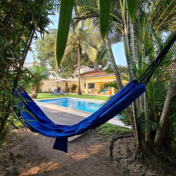 Sompteuse villa avec piscine à 5 min de la plage，位于黑角的酒店