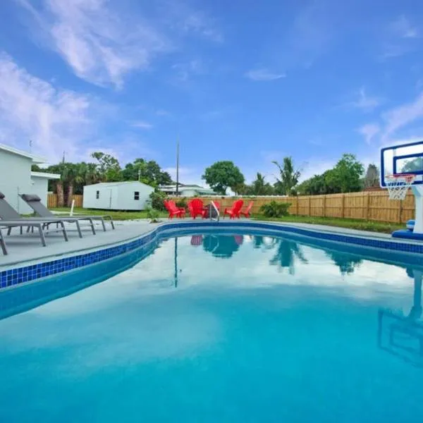 West Palm Beach Pool Home- Paxton，位于西棕榈滩的酒店