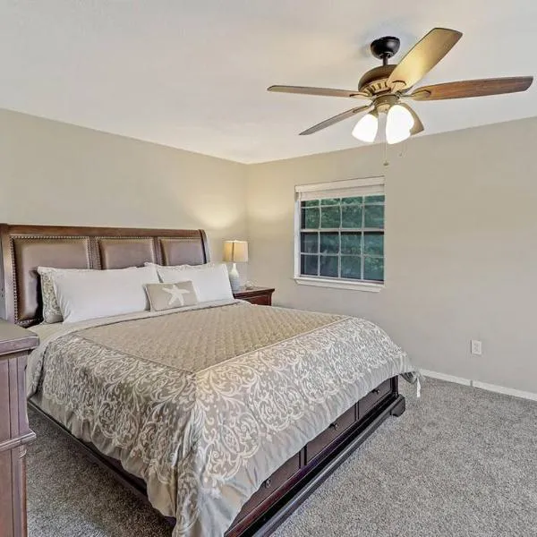 cozy house Saginaw TX 3BR 2BA Sleeps 10 just 12 minutes downtown fort worth，位于沃思堡的酒店