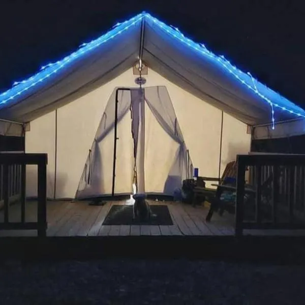 Cozy Glamp Tents at Wildland Gardens，位于里奇菲尔德的酒店