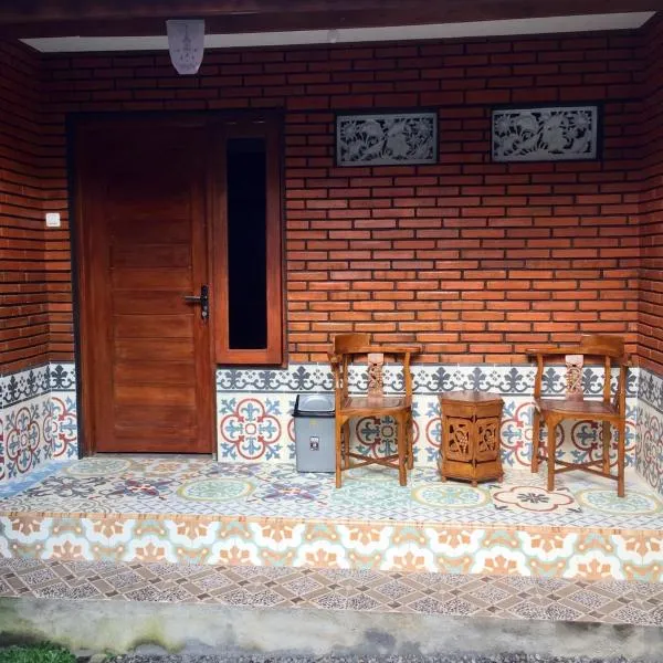 Raditya Homestay，位于Mambal的酒店