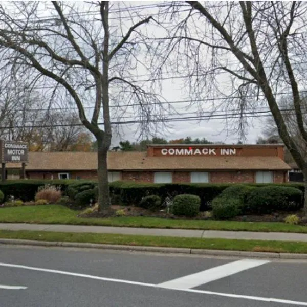 Commack Inn，位于斯托尼布鲁克的酒店