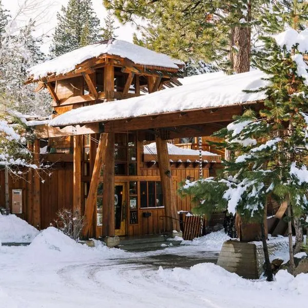 Gravity Haus Truckee-Tahoe，位于Weeks Tract的酒店