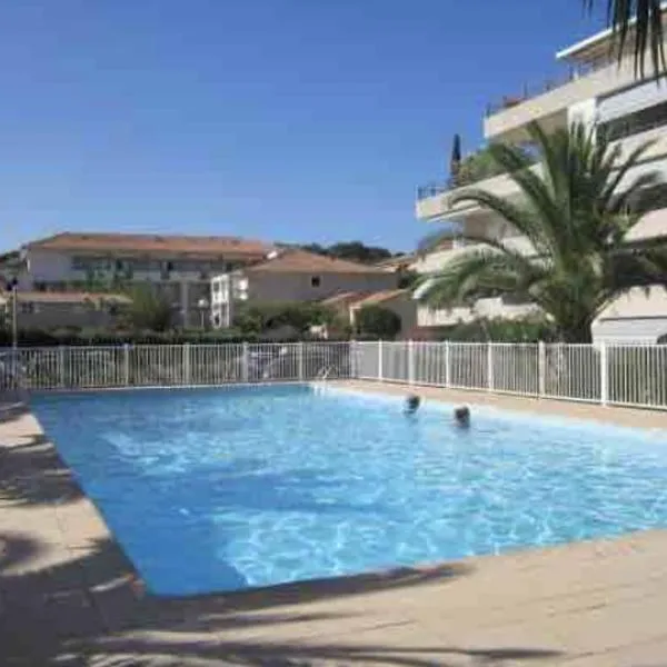 Studio dans résidence piscine 500m de la plage 2**，位于勒拉旺杜的酒店