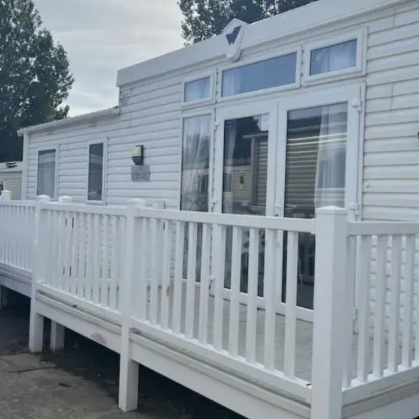 3 bedroom luxury caravan haven, marton mere，位于布莱克浦的酒店