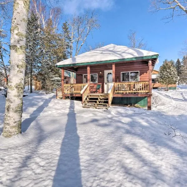 Picturesque Maine Getaway with Lake Access!，位于兰奇利的酒店
