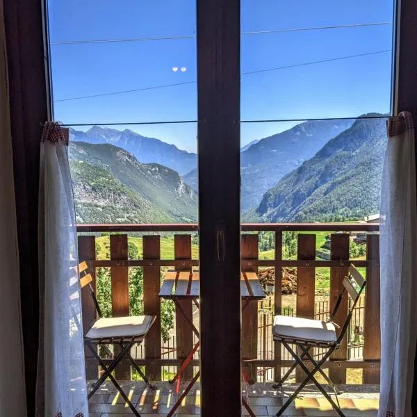 Alpine Vista Villa Hardaker 4 bedrooms Torgnon，位于托尔诺的酒店