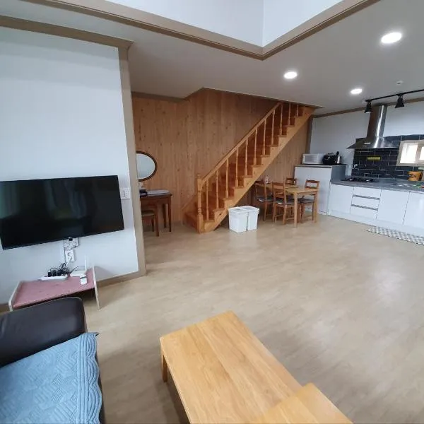 Gyeongpodae Darakbang，位于江陵市的酒店