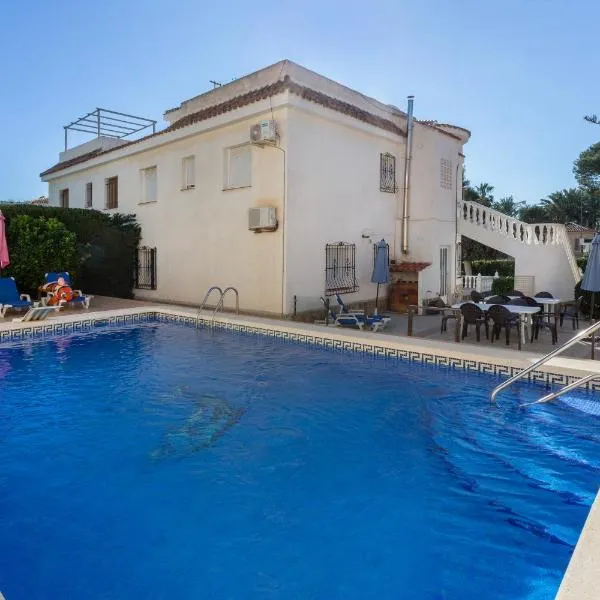 5 bedroom Villa private pool，位于弗拉门卡海滩的酒店