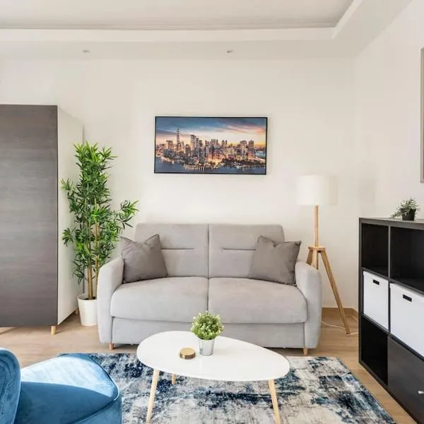 Renovated Apartment Near the Beach,位于尼斯的酒店