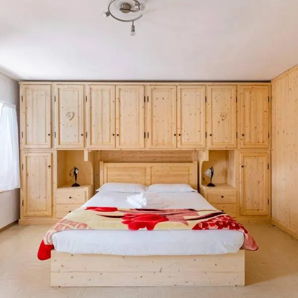 Appartamento Miramonti intero ristrutturato nuovo，位于圣皮耶特罗迪卡多雷的酒店