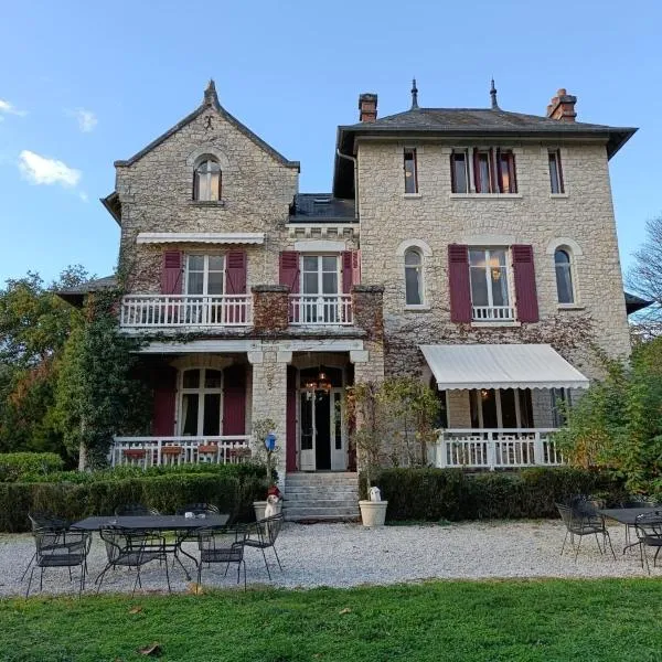 Le Pavillon de St Agnan，位于Hautefort的酒店