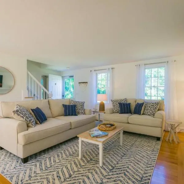 56Beachway-Private beach Refreshed in 2022 Cozy，位于East Sandwich的酒店