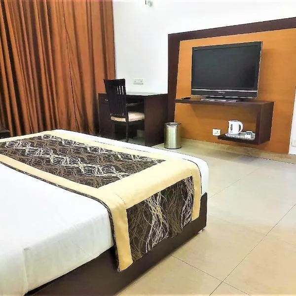 Tavisha Villa Flim City Road Dadri Road，位于Indirapuram的酒店