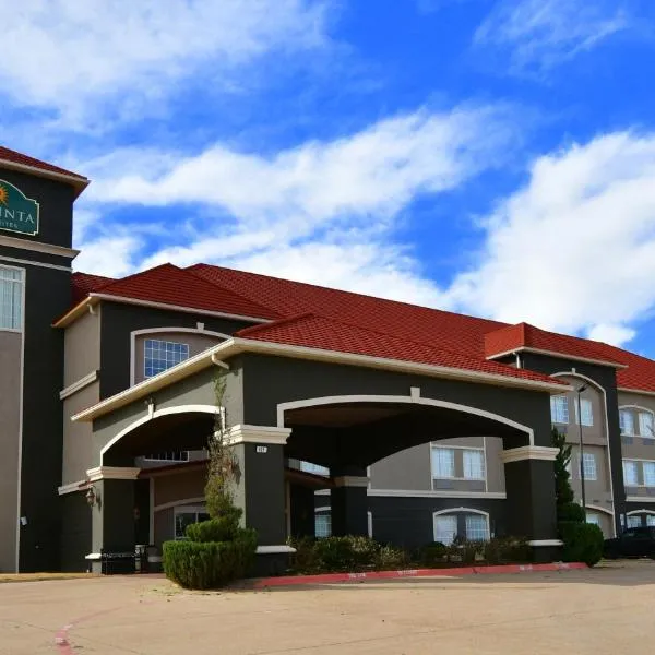 玫瑰谷拉金塔旅馆及套房，位于格伦罗斯的酒店