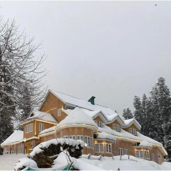 Gulmarg Ski Hill Resort，位于古尔马尔格的酒店