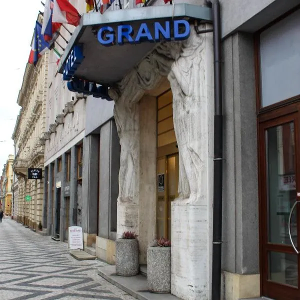 格兰德酒店，位于Libišany的酒店