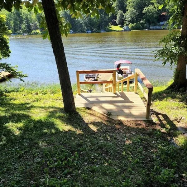 Lake Malone ky Lake shore home right on water with private boat dock, A Shore Thing，位于Lewisburg的酒店