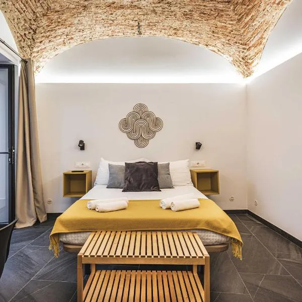 Apartamentos Cáceres Central Suites "Torres de Cáceres"，位于卡塞雷斯的酒店