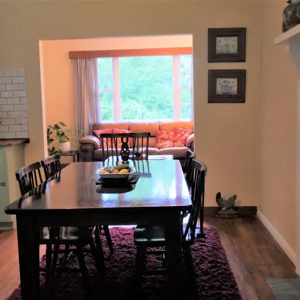Tinui Food Forest Cottage，位于Whareama的酒店