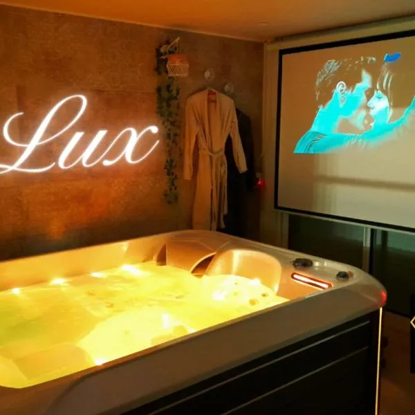 Lux, chambre spa privatif Valenciennes，位于Aulnoy的酒店