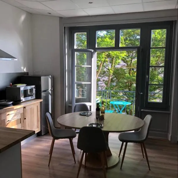 Résidence Harmonie Appartement N 3 Meublé Avec Petit Déjeuner，位于内里莱班的酒店