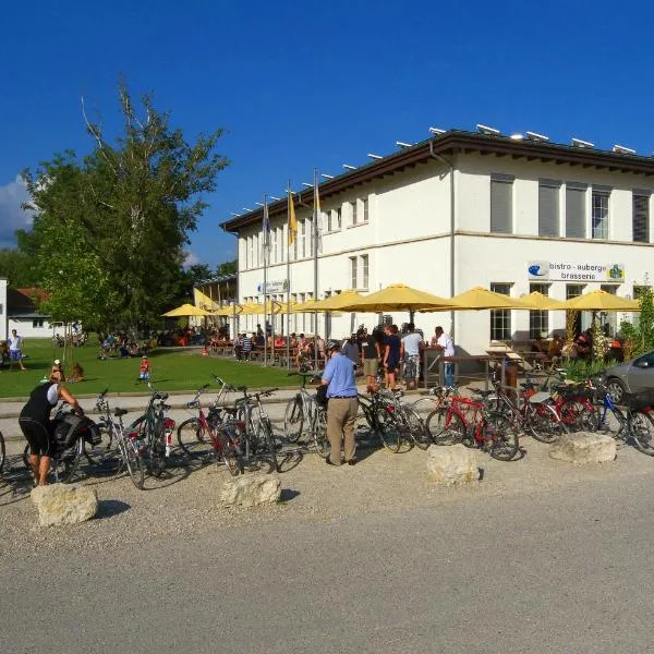Swiss Hostel Lago Lodge，位于比尔的酒店