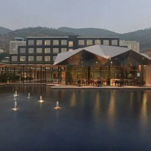 马拉萨纳萨诺瓦尊贵酒店，位于Chandragiri的酒店