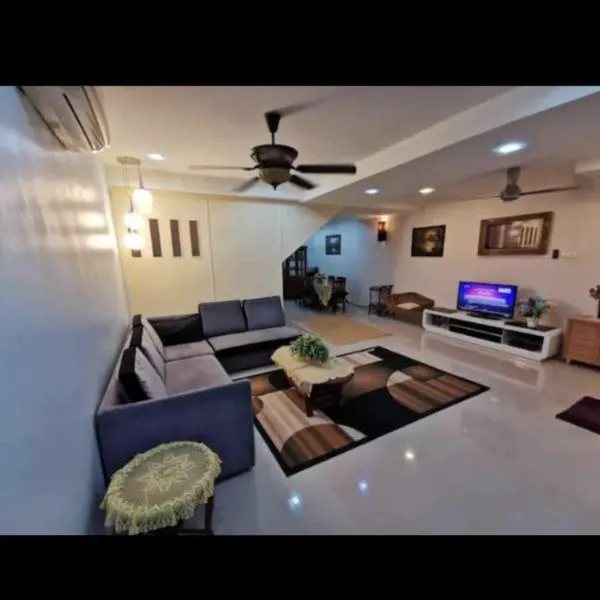 A Spacious 3BR 2storey House Taman Kosas Ampang，位于蕉赖的酒店