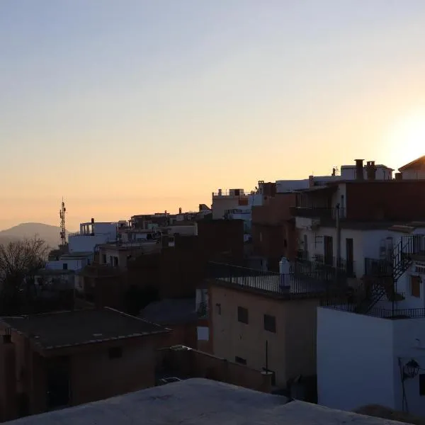 Casa corasol, a cozy, comfy, 2BR house- panoramic view and rooftop,位于Cáñar的酒店