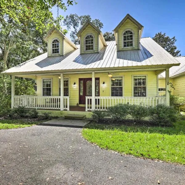 Charming Waldo Getaway Near Lake Santa Fe!，位于Waldo的酒店