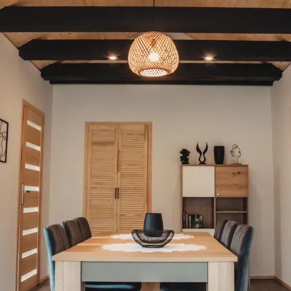 Tree&Water Apartament nad jeziorem Ublik，位于Ublik的酒店