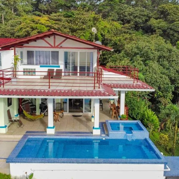Villa La Vista of Panama City and magestical mountains from infinity pool，位于Bajo de la Pava的酒店