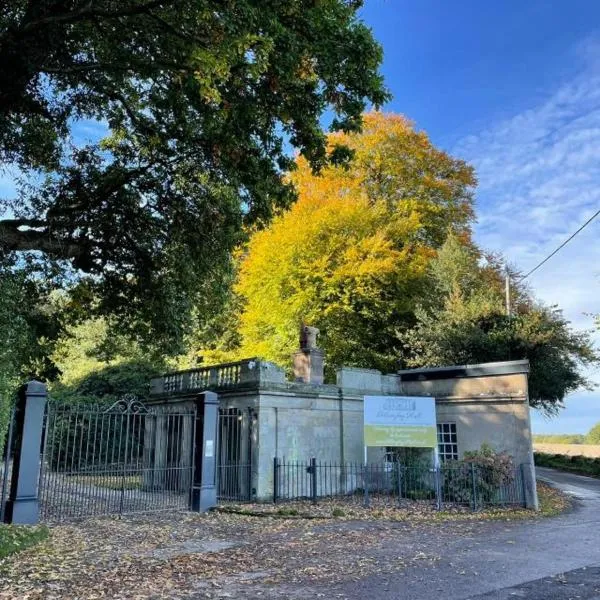 The Gatehouse is in a 18th century estate, BHX,NEC，位于Over Whitacre的酒店