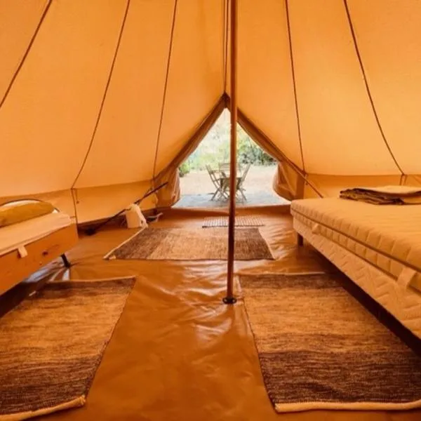 CAMPING LE BEL AIR tente insolite Sibley's 4 personnes-LE ROMARIN，位于Limogne-en-Quercy的酒店