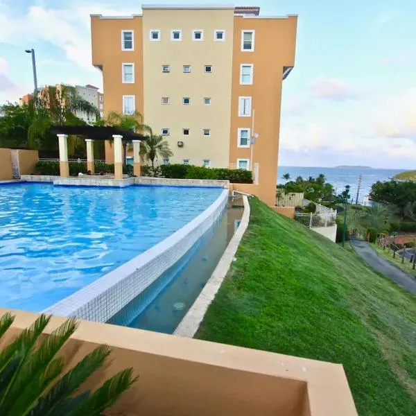 Ocean & Marina Views 3 Bedroom 2 Bathroom Luxury Condo，位于法哈多的酒店