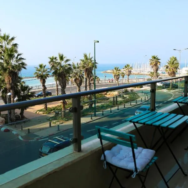 Sea View Apartment Prime Location On The Beach，位于Or Yehuda的酒店