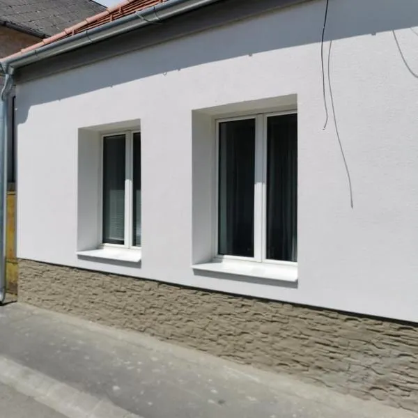 Tifani Apartman，位于凯斯特海伊的酒店