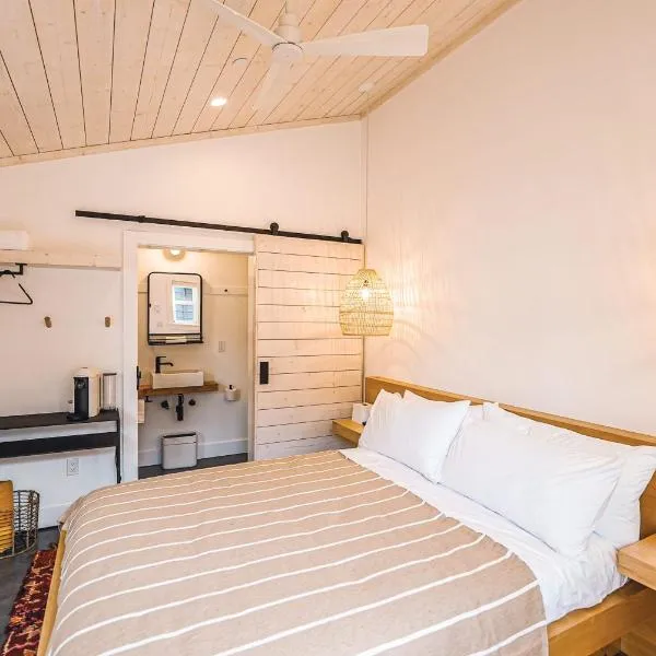 Mini Shortboard Room with a Queen Bed，位于斯廷森海滩的酒店