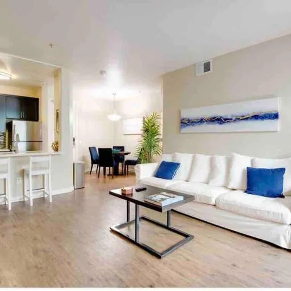 The Nest a Spacious 1 Bedroom Apartment with a Pool View，位于洛杉矶的酒店