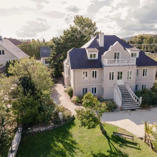 Manor House Inn, Csopak，位于乔保克的酒店