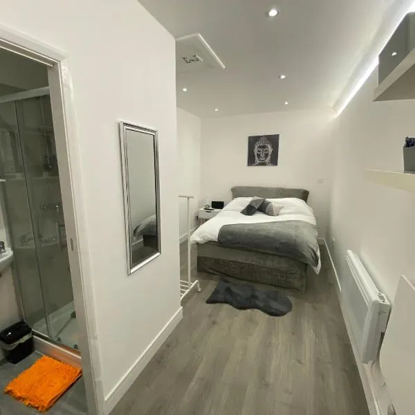 Beautiful 1-Bed Studio in Uxbridge London，位于阿克斯桥的酒店