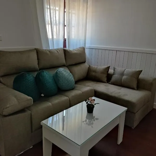 Apartamentos BARBAS，位于Villanueva de los Castillejos的酒店