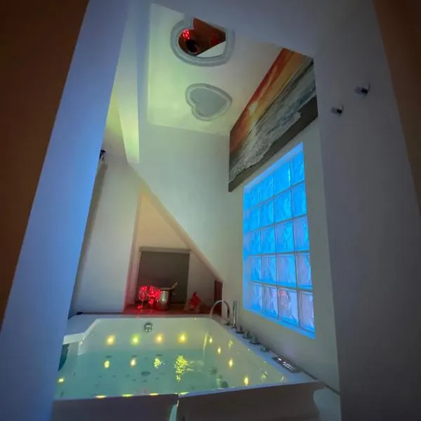 Visavi' Luxury Room，位于托雷阿马莱的酒店