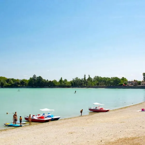 Camping Etang de la Bonde，位于Sannes的酒店