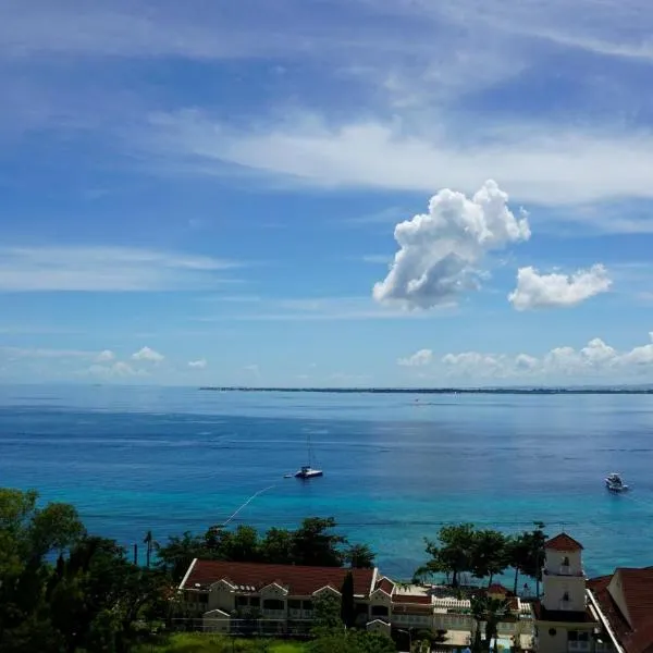 La Mirada Deluxe Suites with Oceanview，位于麦克坦的酒店