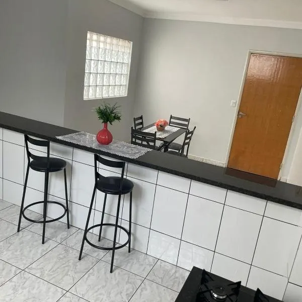 Apartamento amplo, confortável e equipado - Apt 101，位于Goianápolis的酒店